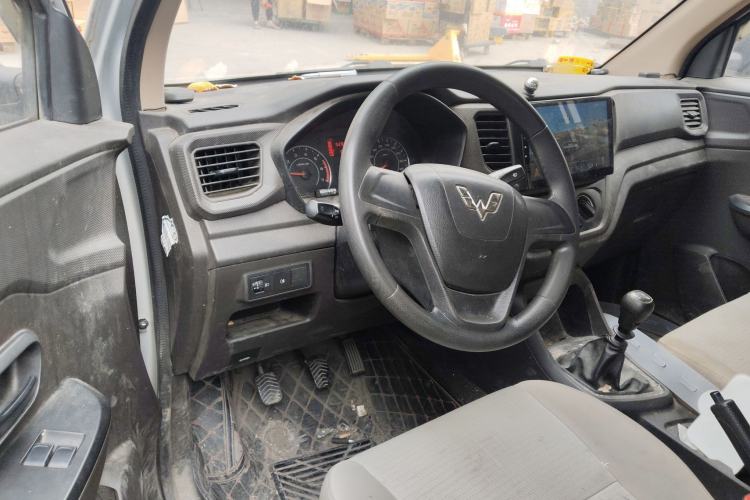 Used Wuling Hongguang V 2019 1.5L Jingqu Edition Sealed-Window Vehicle China VI LAR
