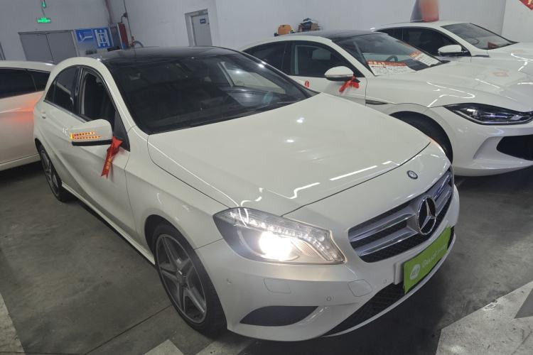 Used Mercedes-Benz A-Class 2015 A 200 Fashion Model Front Right 45 Deg