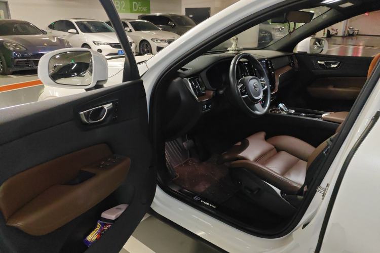 Used Volvo XC60 2022 B5 4x4 Smart Luxury Edition
