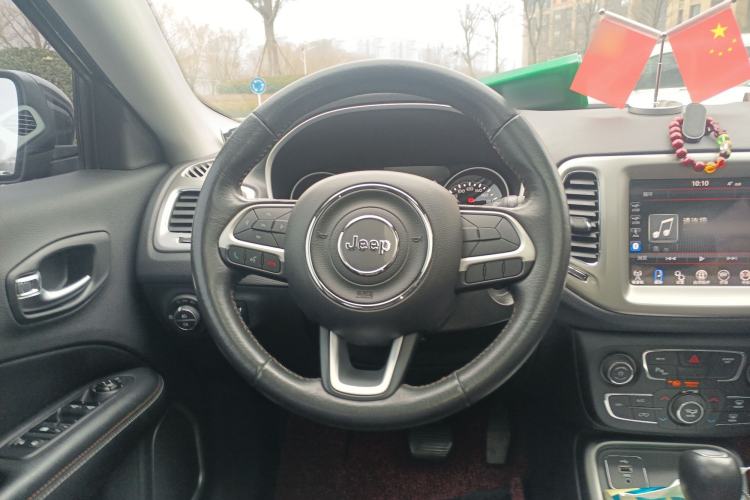 Used Jeep Compass 2017 200T Automatic Family Edition Steering Wheel