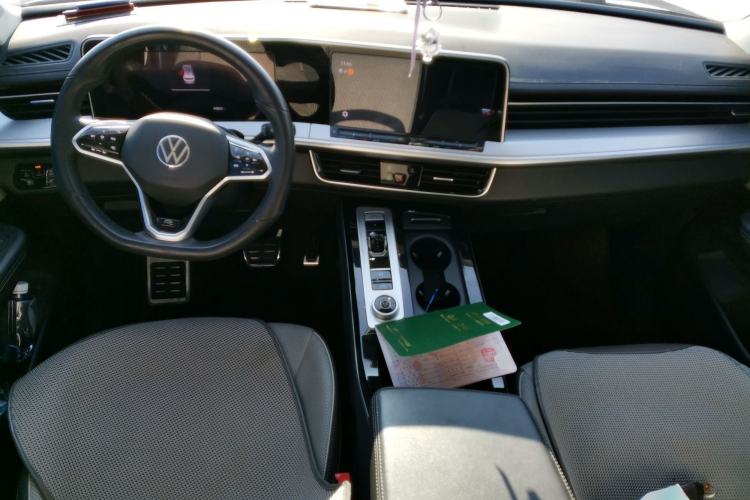 Used Volkswagen Tavendor 2023 380TSI Four-Wheel Drive R-Line Cruise Edition Center Console