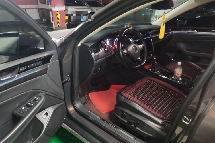 Used Volkswagen Phideon 2016 380TSI Two-Wheel-Drive Luxury Edition
