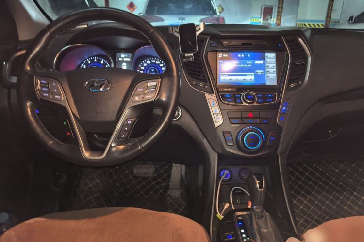 Used Hyundai Santa Fe 2013 Revised Version 2.4L Automatic All-Wheel Drive Luxury Trim
