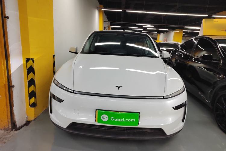 Used Tesla Model Y 2025 Long-Range All-Wheel-Drive Version