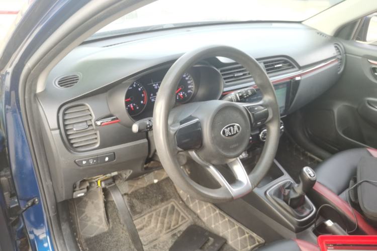 Used Kia KX Cross 2017 1.4L MT GLS Center Console