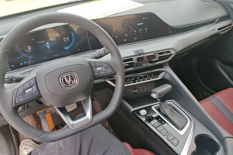 Used CHANGAN Eado 2021 PLUS Blue Whale NE 1.4T GDI DCT Prestige Model Center Console