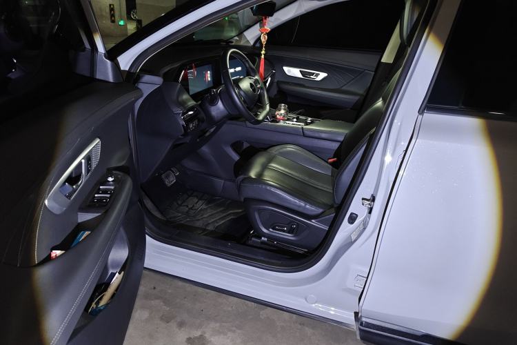 Used Dongfeng Aeolus Huge 2022 Mach Dual-Motor 1.5T MHD Dare-to-Dream Edition