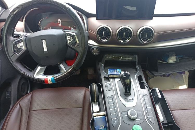 Used Wey VV6 2021 2.0T Two-Wheel Drive Smart Protection+ Center Console