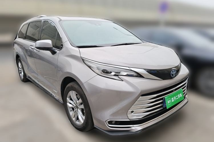 Used Toyota SIENNA 2021 2.5L Hybrid Platinum Edition Front Right 45 Deg