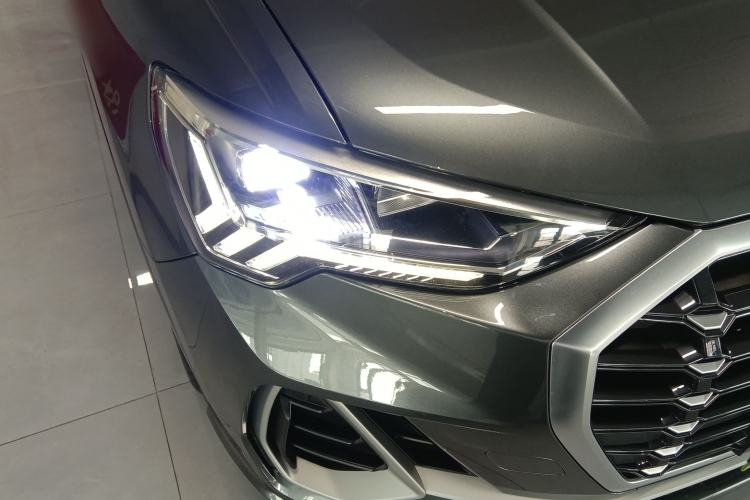 Used Audi Q3 2019 40 TFSI Fashion Dynamic Model
