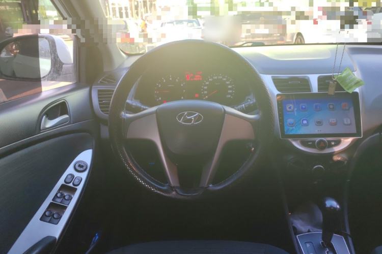 Used Hyundai Verna Ray 2014 1.4L Automatic GLX Steering Wheel