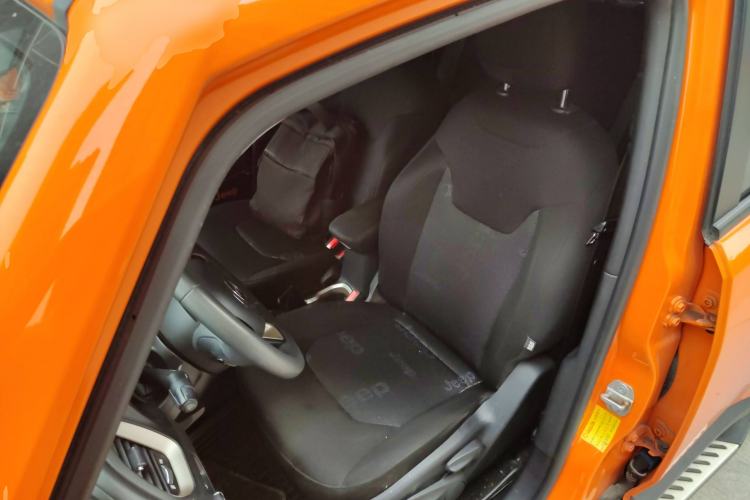 Used Jeep Renegade 2018 Connected Large Screen Version 180T Automatic High-Energy Edition
