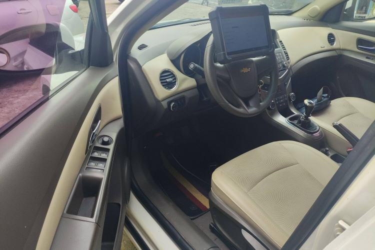 Used Chevrolet Cruze 2015 1.5L Classic SE MT