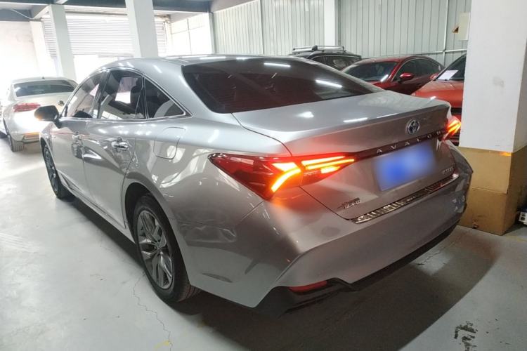 Used Toyota Avalon 2019 Dual-Engine 2.5L Luxury Edition China VI Standard