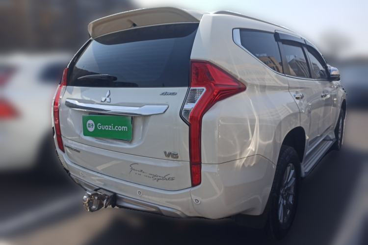 Used Mitsubishi Pajero  Rear Right 45 Deg