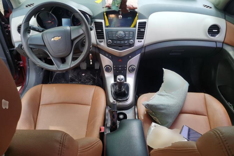 Used Chevrolet Cruze 2015 1.5L Classic SL MT Center Console