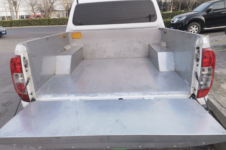 Used Nissan Navara 2017 2.5L Automatic 4x4 Luxury Edition QR25
