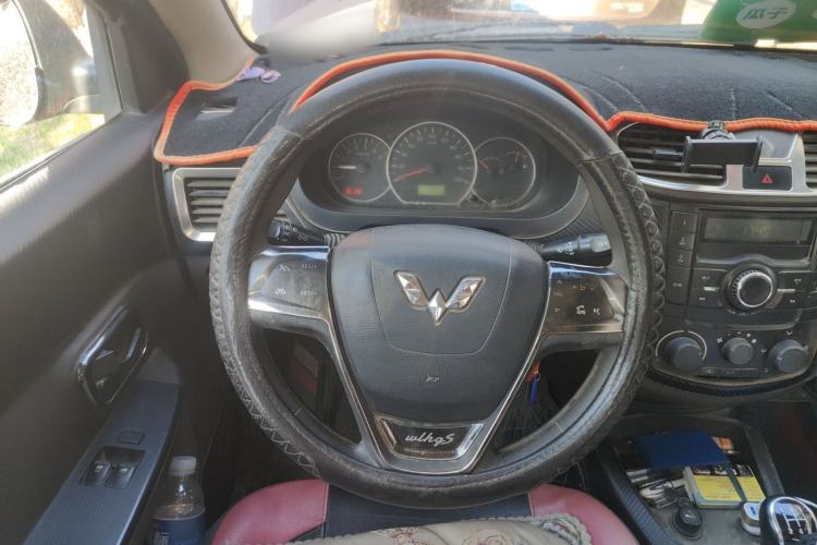 Used Wuling Hongguang 2015 1.5L S Base Model China IV Steering Wheel