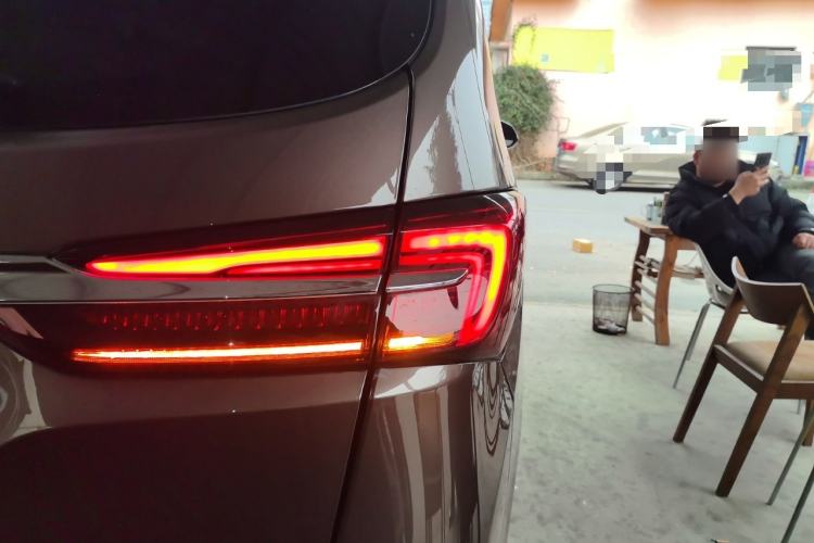 Used Buick GL8 2023 Facelifted Land Cruiser Executive Luxury Version
