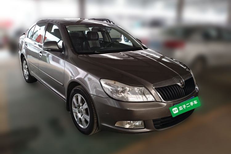 Used Skoda Octavia 2014 1.6L Automatic Yijie Edition Front Right 45 Deg