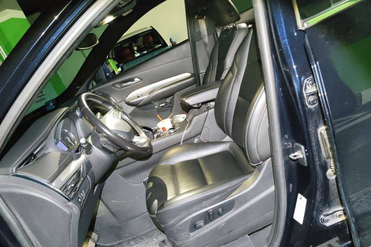 Used Cadillac XT4 2021 28T Two-Wheel Drive Leading Version
