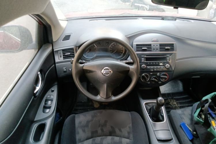 Used Nissan Tiida 2011 1.6L Manual Comfort Edition