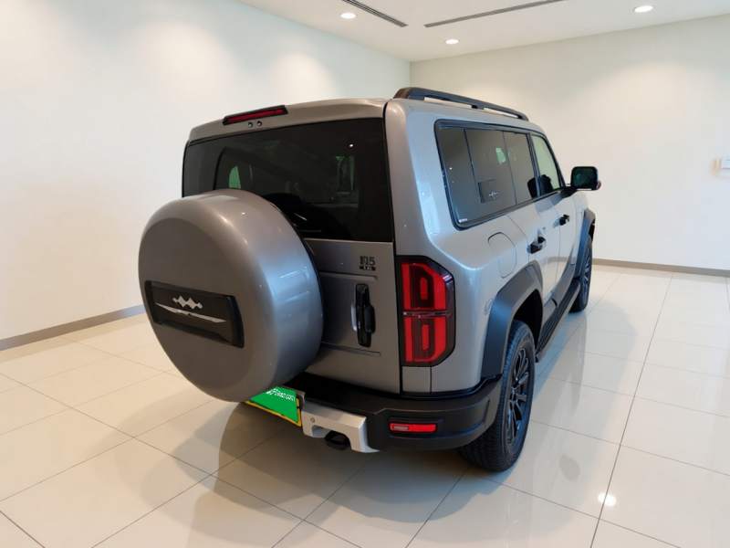 Used Formula Leopard 5 2023 Navigator Edition — 6