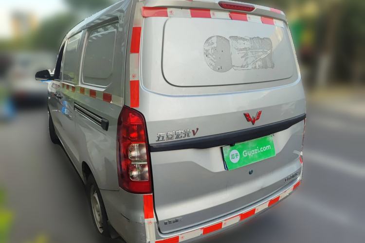 Used Wuling Hongguang V 2022 1.2L Jingqu Edition Window-Sealed Car with Hydraulic Power Steering LSI