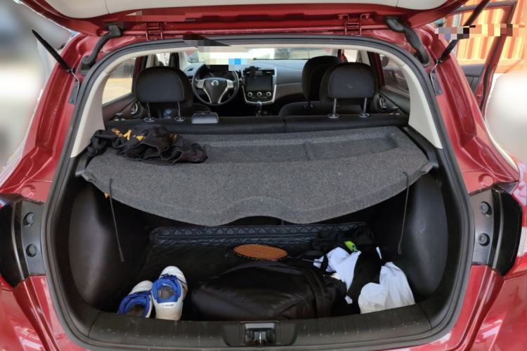 Used Nissan Tiida 2016 1.6L CVT Cool Dynamic Edition Trunk