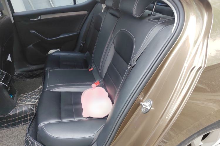 Used Skoda Superb 2018 TSI330 DSG Comfort Edition China V Standard Left Rear Seat