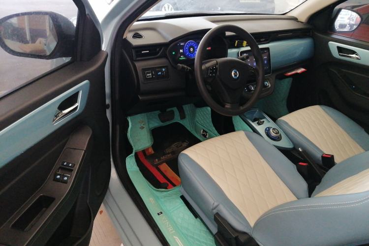 Used Brilliance Xinri i03 2021 318 km 31.45 kWh Driver Seat