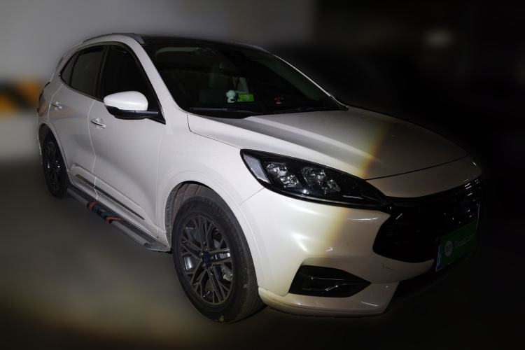 Used Ford Escape 2020 EcoBoost 245 Four-Wheel Drive Luxury Edition Front Right 45 Deg