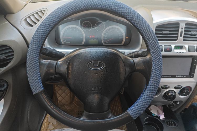 Used Huatai Santa Fe Classic 2012 2.0L Gasoline Manual Two-Wheel Drive Comfort Version Steering Wheel