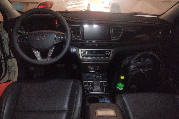 Used Hyundai Mistra 2016 1.8L Automatic Deluxe DLX Model Center Console