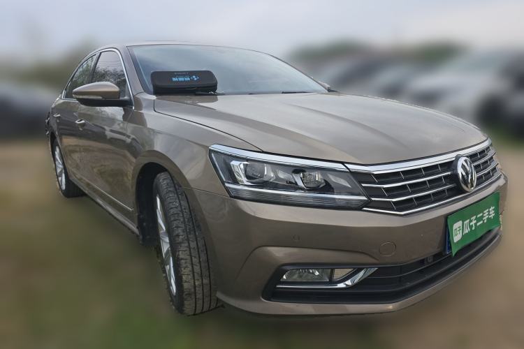 Used Volkswagen Passat 2017 330TSI DSG Luxury Edition Front Right 45 Deg