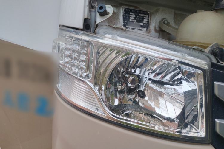 Used Foton Scenic G7 2017 2.0L Short-Wheelbase Commercial Van High-Roof 2-Seater 4Q20M
