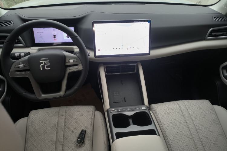 Used BYD Yuan UP 2025 Intelligent Driving Version 401 km Leading Edition