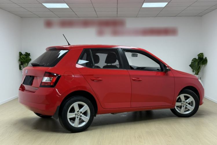 Used Skoda Fabia 2016 1.4L Automatic Car Enjoy Edition Exterior 3