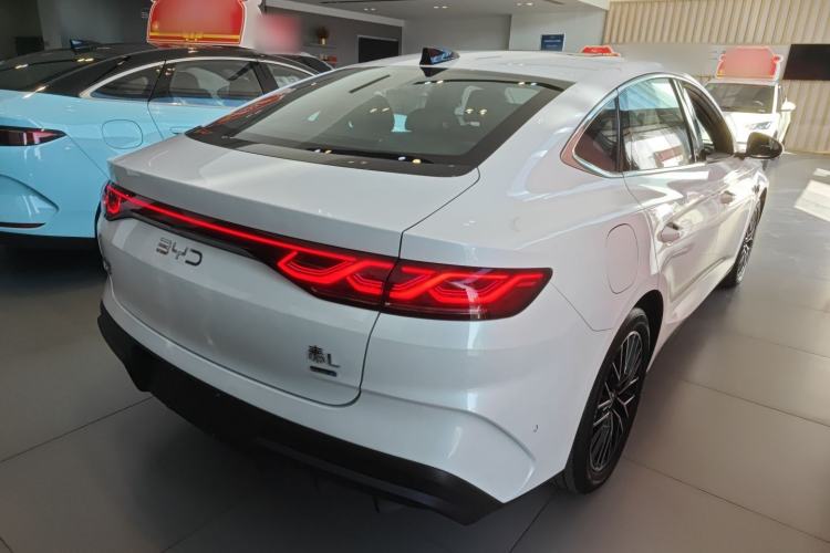 Used BYD Qin L 2025 DM-i Smart Drive 120KM Excellence Model