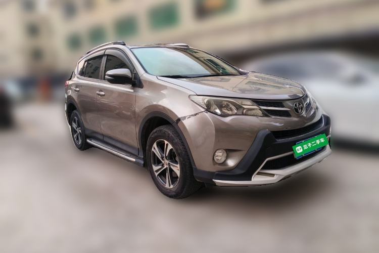 Used Toyota RAV4 2015 2.0L CVT Two-Wheel Drive Fashion Edition Front Right 45 Deg