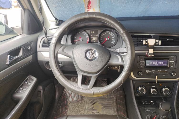 Used Volkswagen Lavida 2015 1.6L Manual Fashion Edition
