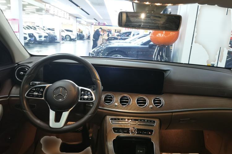 Used Mercedes-Benz E-Class 2020 Facelift E 300 L Stylish Edition Center Console