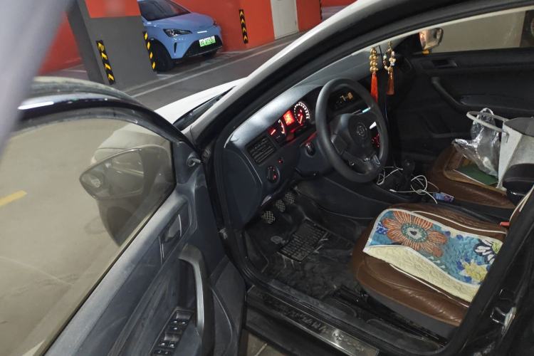 Used Volkswagen Santana 2013 1.6L Manual Fashion Edition Driver Seat