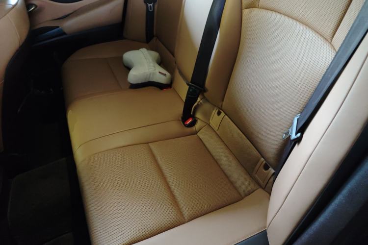 Used Lexus ES 2018 300h Premier Edition China VI Standard Left Rear Seat