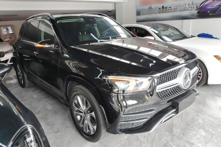 Used Mercedes-Benz GLE 2022 Facelifted GLE 350 4MATIC Fashion Edition Front Right 45 Deg