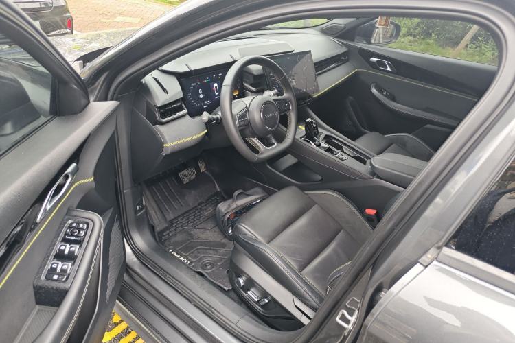 Used Lynk & Co 03 2023 2.0TD DCT H-Power Halo Driver Seat