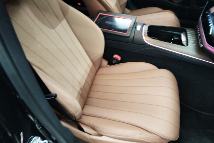 Used Mercedes-Benz E-Class New Energy 2024 E 350 e L Plug-in Hybrid Sedan Right Front Seat