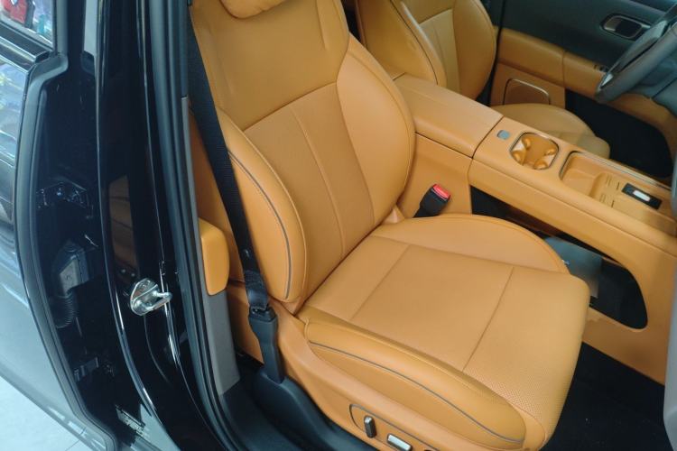 Used Li Auto i6 2025 Model Four-Wheel-Drive Standard Type Right Front Seat