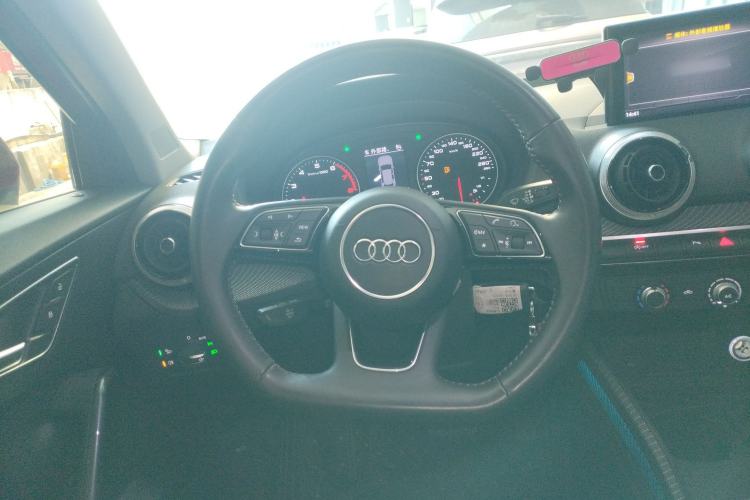 Used Audi Q2L 2022 35 TFSI Progressive Dynamic Edition Steering Wheel