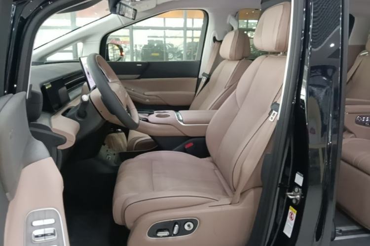 Used XPeng X9 2025 740 Ultra-Long Range Max Left Front Seat